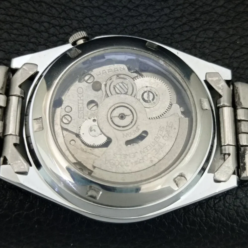 Vintage 1979 Seiko Automatic Mens Silver Watch W/daydate & White accents